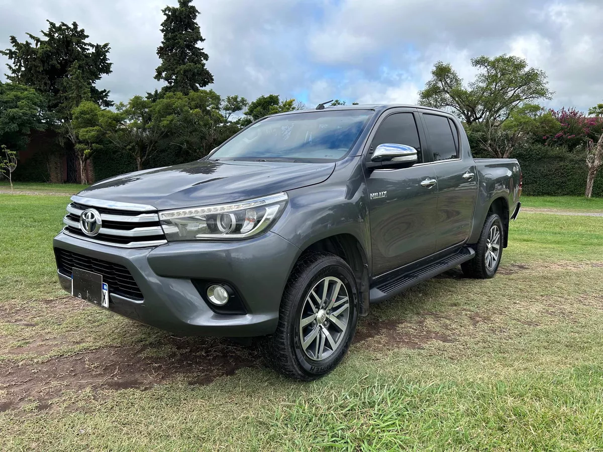 Toyota Hilux SRX 2.8 4x4 MT