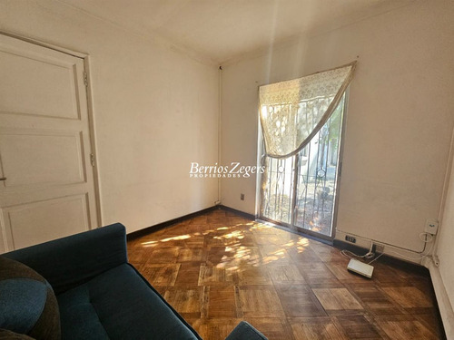 Casa En Venta 5 Dormitorios, Estar, Cercana A Metro En Ñuñoa