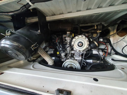 Imagem 8 de 14 de Volkswagen Kombi 1.6 Std 9 Lugares