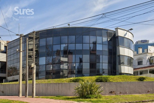 Edificio Corporativo En Venta, Buceo. (ref: Srs-10097)