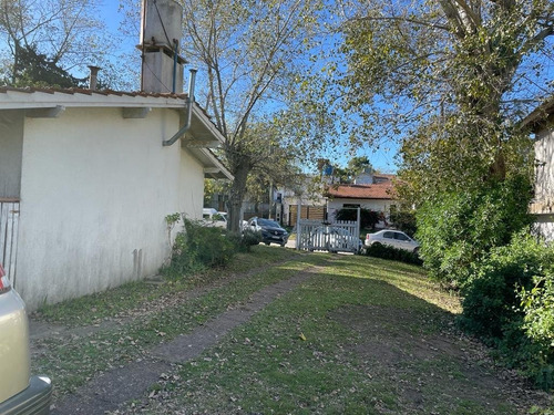 Imagen 2 de 12 de Venta-casa-villa Gesell -paseo 123 Y Av 8 Vivienda Con Amplio Jardin