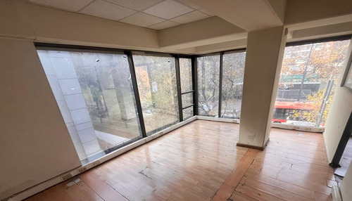 Arriendo Oficina Ed. Giratorio Conexión Metro Los Leones, Pl