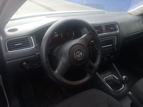 Imagen 8 de 12 de Volkswagen Jetta 2014 Stay A6 Manual 2.5 Eng $ 35,600