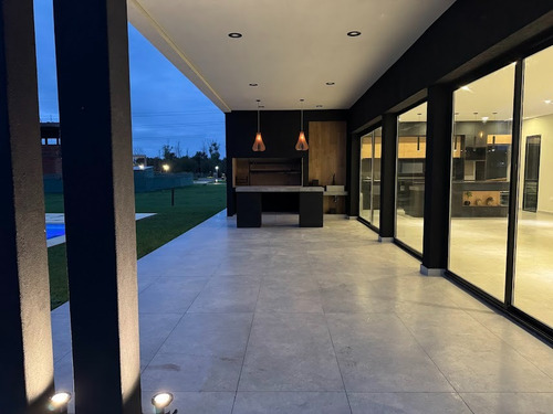 Casa En Venta A Estrenar En Barrio Canning Chico. Dueño Vende.
