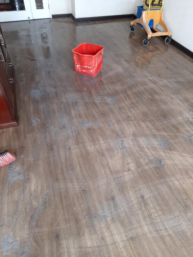 Imagen 6 de 10 de Limpieza Y Vitrificado De Pisos Madera, Flotante Y Piedra