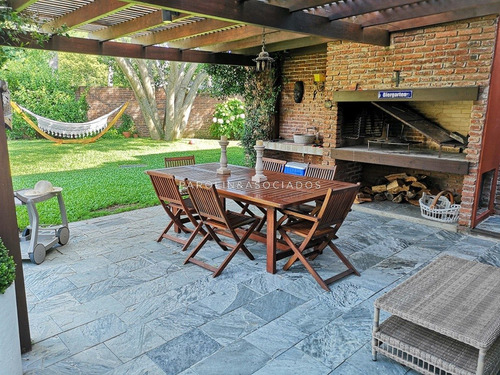 Casa 5 Dormitorios, Mansa, Punta Del Este - Ref: 2832