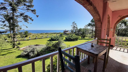 Imagen 12 de 30 de Casa De Estilo En Primera Línea De Mar.