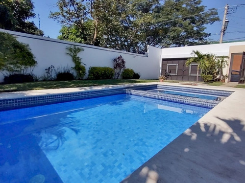 Casa Minimalista En Burgos De Cuernavaca, Temixco Morelos.