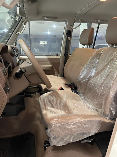 Imagen 10 de 12 de Toyota Macho Pick Up Hembra Land Cruiser Sincronico 4x4