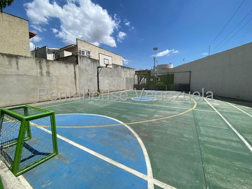 Jip 25-16345. Rentahouse Vende Hermoso Townhouse De 110 Mts2, 4 Hab, 3 Salas De Baños, 2 P/e, Parque Infantil, Areas Deportivas. En Urb. Karol Home Ii. La Morita.