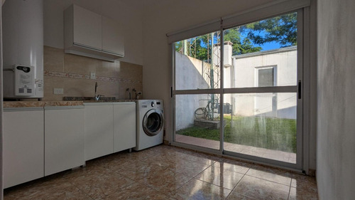 Casa En Venta - 3 Dormitorios 2 Baños - 238mts2 - Roque Perez