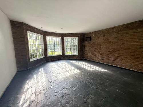 Casa En Venta En Adrogué Con Parque Arbolado