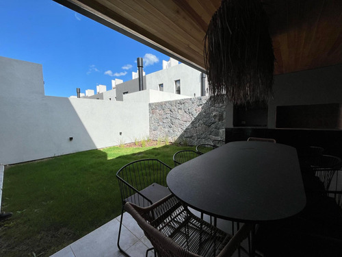 Venta - Housing Duplex 2 Dormitorio 3 Baños - Pileta En Nobu