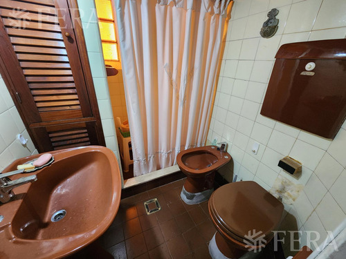Venta De Casa De 3 Ambientes Con Cochera Y Quincho En Quilmes Oeste