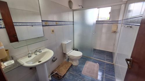 Vendo Casa Amoblada Con Piscina En El Centro De Encarnación: 4 Habitaciones Y 4 Baños