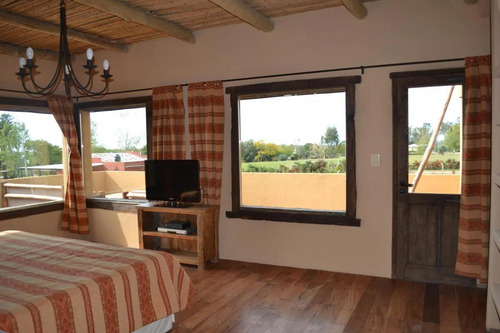 Casa En Venta - 3 Dormitorios 3 Baños - 270mts2 - San Pedro