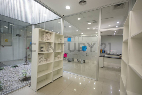 Venta Oficinas + Depósito + Cocheras - Financiación