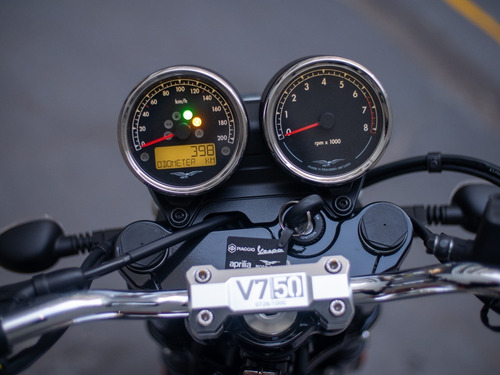 Imagen 12 de 15 de Moto Guzzi V7 Iii Aniversario Usada