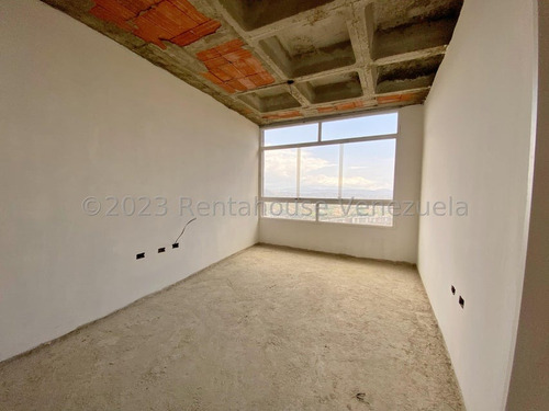 Townhouse En Venta Colinas De La Tahona Hills Mls #23-29311 Bm