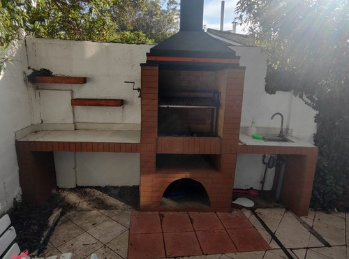 Casa 5 Dormitorios. 2 Baños. Quincho. Estac 2 Autos . Vista