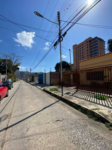 Sky Group Vende Casa Para Desarrollo Comercial En Calle 150. Urb. La Alegría. Valencia. Edo. Carabobo. Luz Coelho.