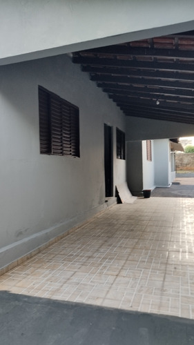 A Casa Tem 2 Quarto , 1 Banheiro