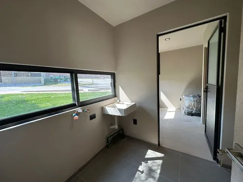Se Vende Residencia En Altozano, Luxury.,3 Recamaras, 4.5 Baños, Jardín, Cto Ser
