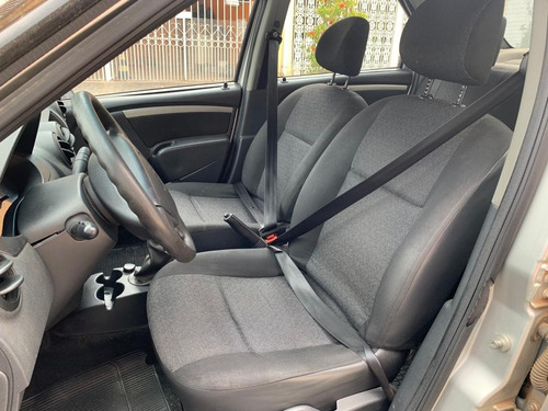 Imagem 6 de 8 de Renault Logan