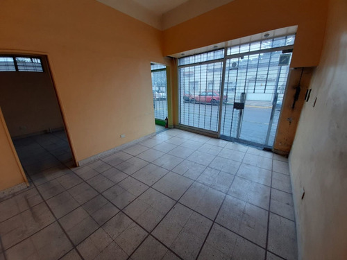 Imagen 4 de 11 de Local Con Espacio Aereo A Mts. Calle San Martin Y 1 Cuadra E