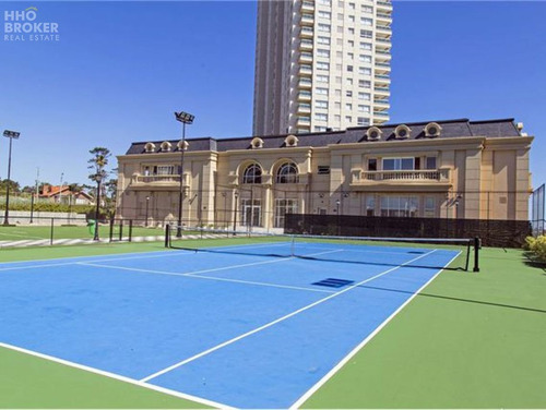 Imagen 24 de 29 de Departamento En Venta. Frente Al Mar. Mansa. Planta Especial. Esquinero. - Punta Del Este Mansa