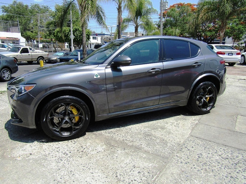 Imagen 2 de 12 de 2019 Alfa Romeo Stelvio Quadrifoglio