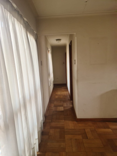 Hermosa Casa En Calle Arquitecto Ictinos, Comuna Las Condes.