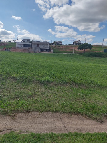 Terreno - Condomínio Luxuoso Ninho Verde I I Eco Residence-dois Clubes Com Piscinas,segurança 24 Hrs,playground,trilhas Ecológicas,ônibus Local.fotos Reais Do Terreno-quitado/iptu E Condomínio Em Dia