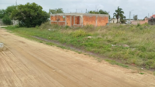 Inmobiliaria Costa Azul Vende Casa A Terminar En Una Excelente Zona De Rocha.