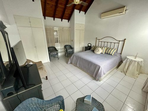 Casa De 4 Dorm. Muy Luminosa, Instalada Y Con Muebles