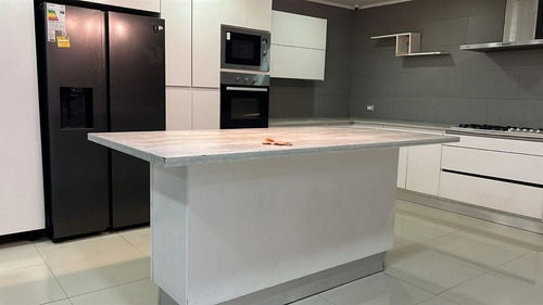 Casa En Venta De 4 Dorm. En Coronel