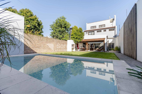 Venta Casa 5 Ambientes Con Jardín, Piscina Y Cochera En Haedo.