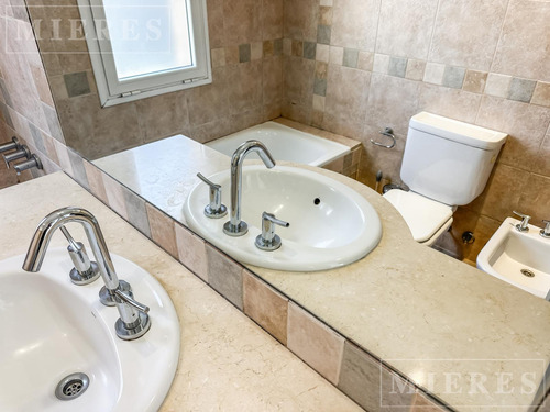 Casa En Venta Sobre Lote Interno En Los Alisos, Nordelta