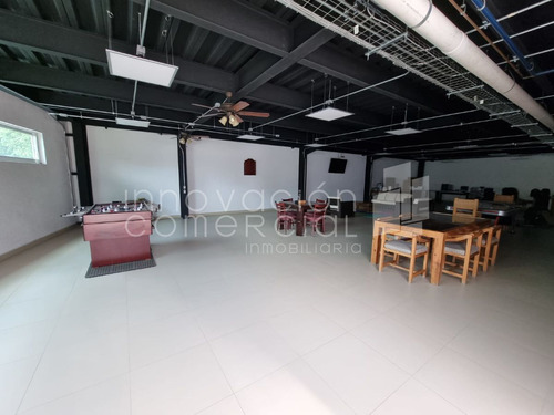 Edificio De Oficinas En Venta En Lomas De Querétaro, Con Recepción Y Sala De Jun