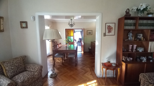 Casa Tradicional En Barrio Residencial De Suárez Mujica