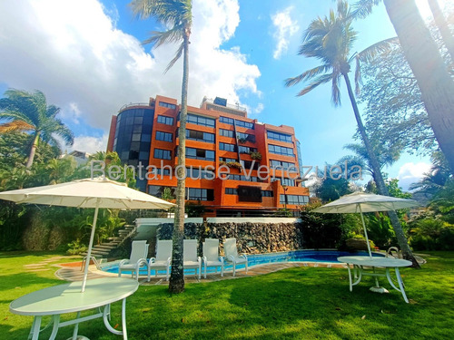 En Venta Amplio Apartamento - Urb. Chuao.