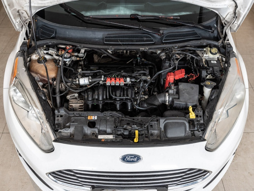 Imagen 15 de 16 de Ford Fiesta Kinetic Design 2014 1.6 Sedan Titanium 120cv Tar