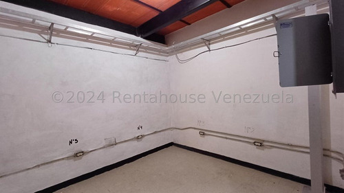 Exclusiva Empresa En El Area De Telecomunicaciones, Con Torre A 2006 Mts De Altura En Un Terreno De 870m2, En El Junquito, Urb Alto Irapa, Mls#24-20005