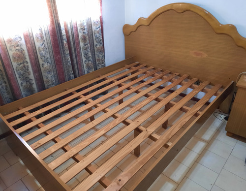 Cama De 2 Plazas - Muy Buen Estado + Mesa De Luz De Regalo.