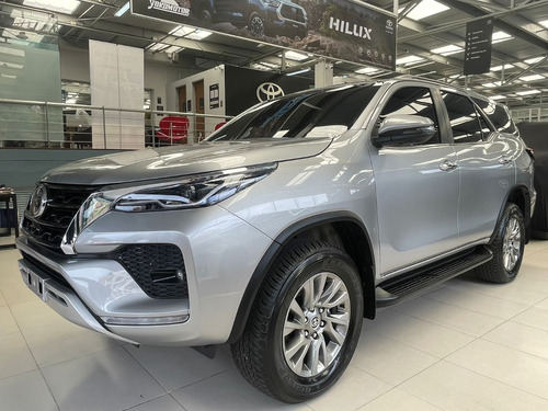 Toyota Fortuner 2.7 Srv Street Aut