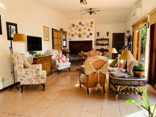 Importante Residencia A Metros Del Mar- Ref: 1435