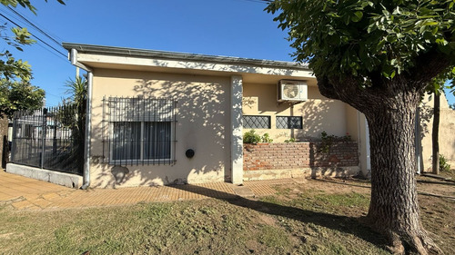 Casa En Venta - Barrio Sarmiento - Ciudad De Lujan