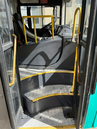 Imagem 8 de 17 de Ônibus Urbano Volkswagen 17-230 09/10 Caio Apache Vip 38 Lug