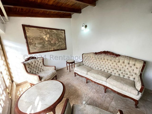 Fantástica Quinta En Venta Urb San Jacinto, Maracay Tiene Área Social Con Piscina 24-23124 Hc