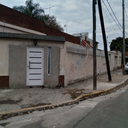 Imagen 2 de 23 de Tres Ph En Bloque Todos Con Entrada Independiente - Depto. De 3 Ambientes Y Patio, Monoambiente Con Cocina Y Patio Y Depto. De 2 Ambientes Con Patio Y Entrada De Auto.